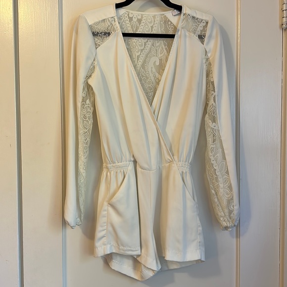 Parker White Long Sleeve Romper - Medium - Picture 2 of 4
